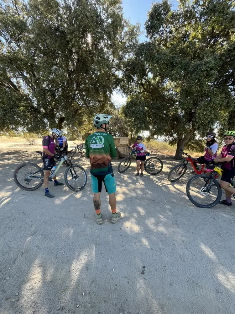 Clase de MTB en grupo en El Pardo, Madrid